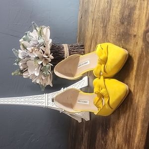 Manolo blahnik yellow 2in heels.